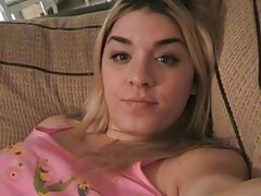 Nem kell rohanni, vegye le a nadrágját szexvideo teljes film egy orosz lány, mint egy modell ül kar a kanapén, a fehér színű, majd ujjaival hegedült a hüvelyébe.