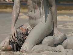 Két barna sex video teljes film hajú srác valamiféle szórakozást szervezett a lencse előtt. Ragyognak szexi lábak előtte, majd maszturbálni neki.